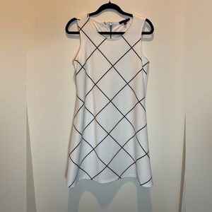 Tiana B sleeveless white and black geometric A Line dress. Size 8.